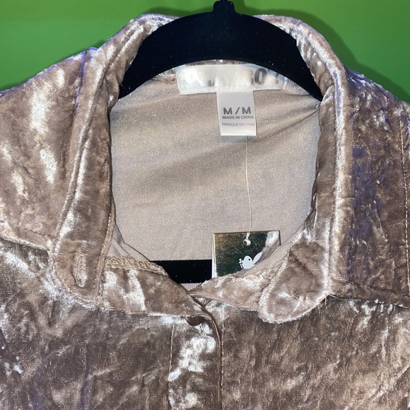 ⭐️ HOST PICK ⭐️ Brand New Ladies Playboy Tan Crushed Velour Shacket velvet soft - Picture 9 of 17